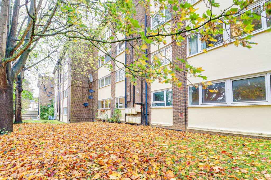 Property photo 1 of 9 External View