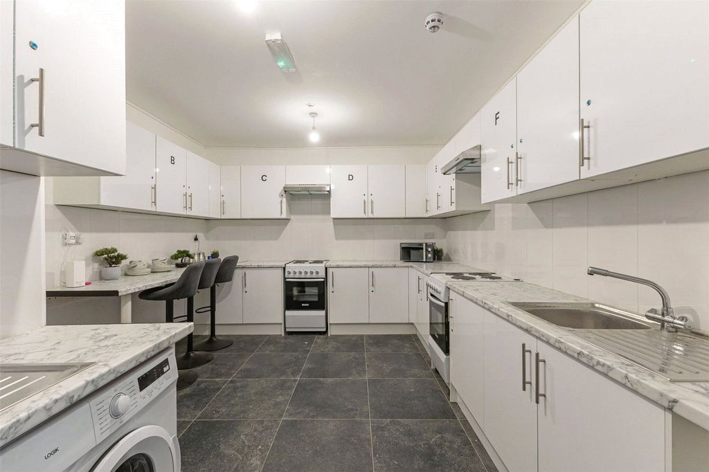 Property photo 1 of 21 Picture No. 05