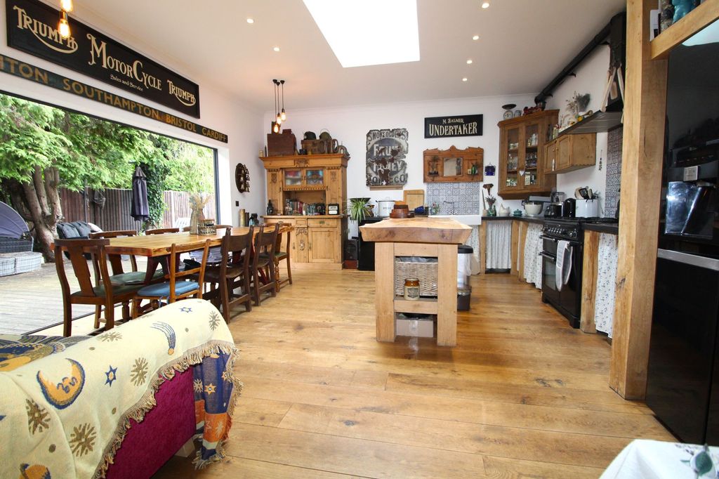 Property photo 2 of 21 Kitchen 2