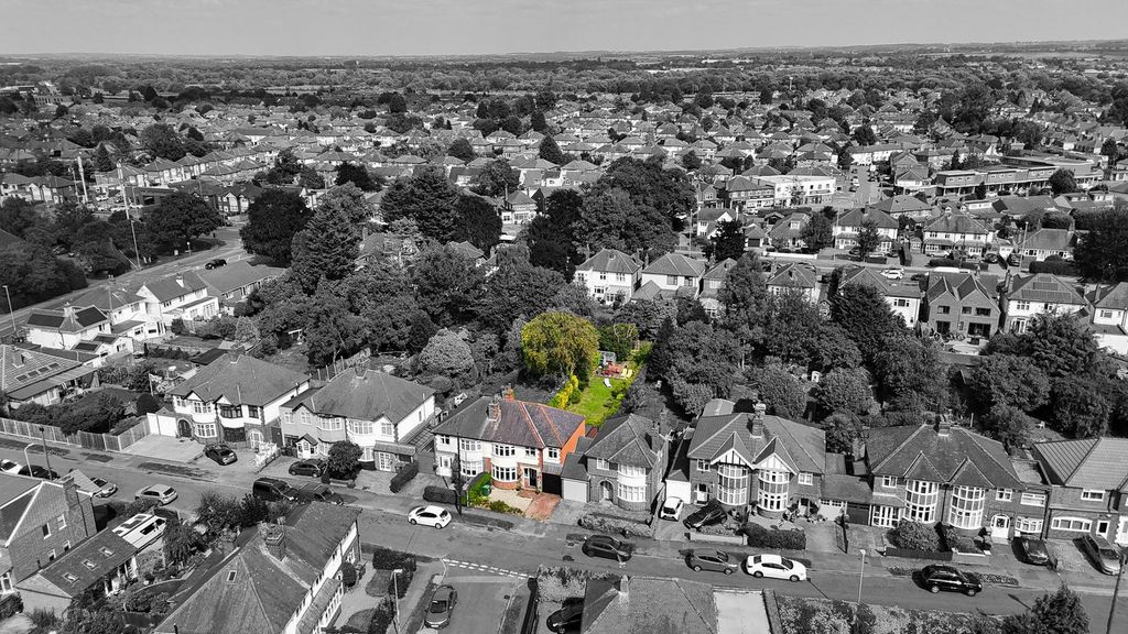 Property photo 3 of 27