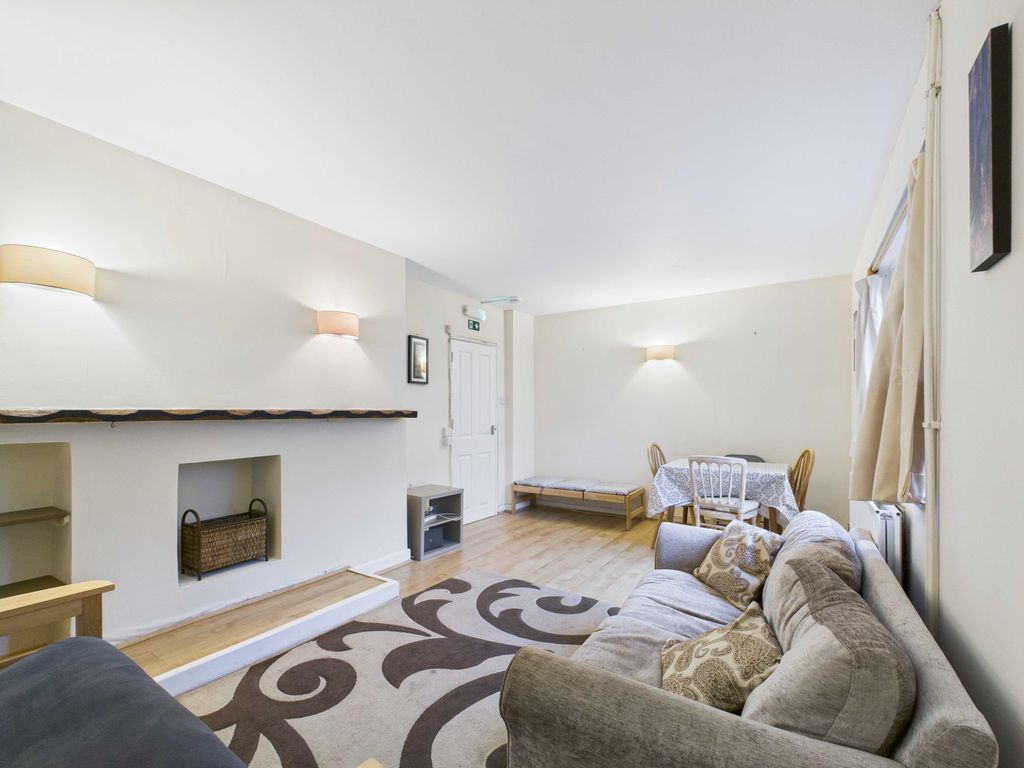 Property photo 3 of 16 Cam03741G0-Pr0138-Still005