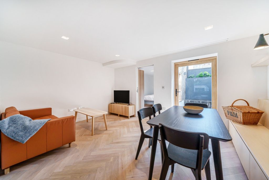 Property photo 2 of 8 974655 (3)