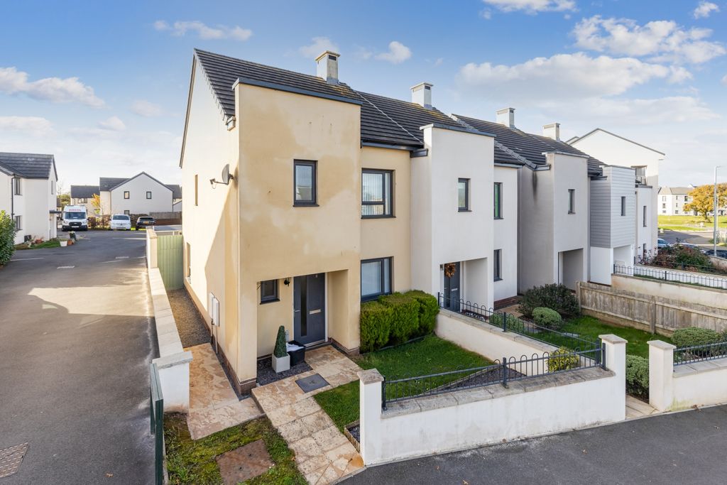 Property photo 1 of 18 A01 - 8 Great Tree Vew Paignton - 241112