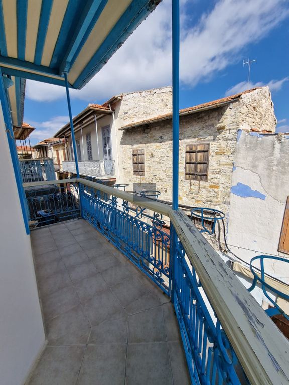 Property photo 2 of 49