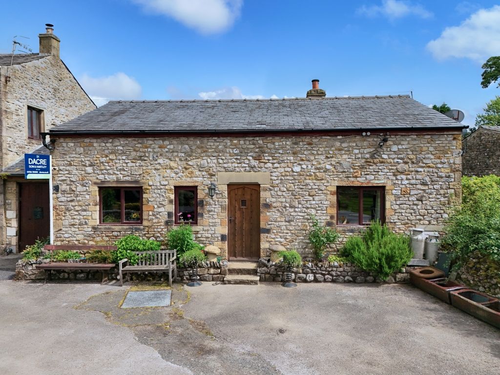 Property photo 1 of 19 External