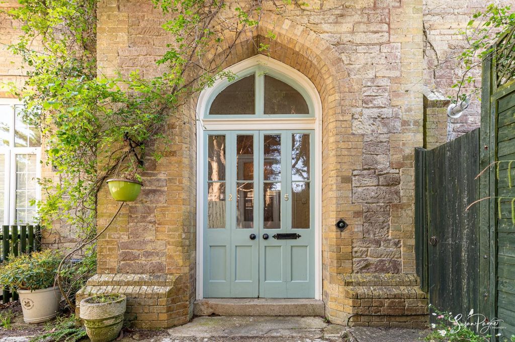 Property photo 3 of 28 Entrance