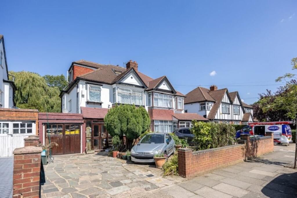 Property photo 1 of 10 Extended 5 Bedroom Semi Detached House