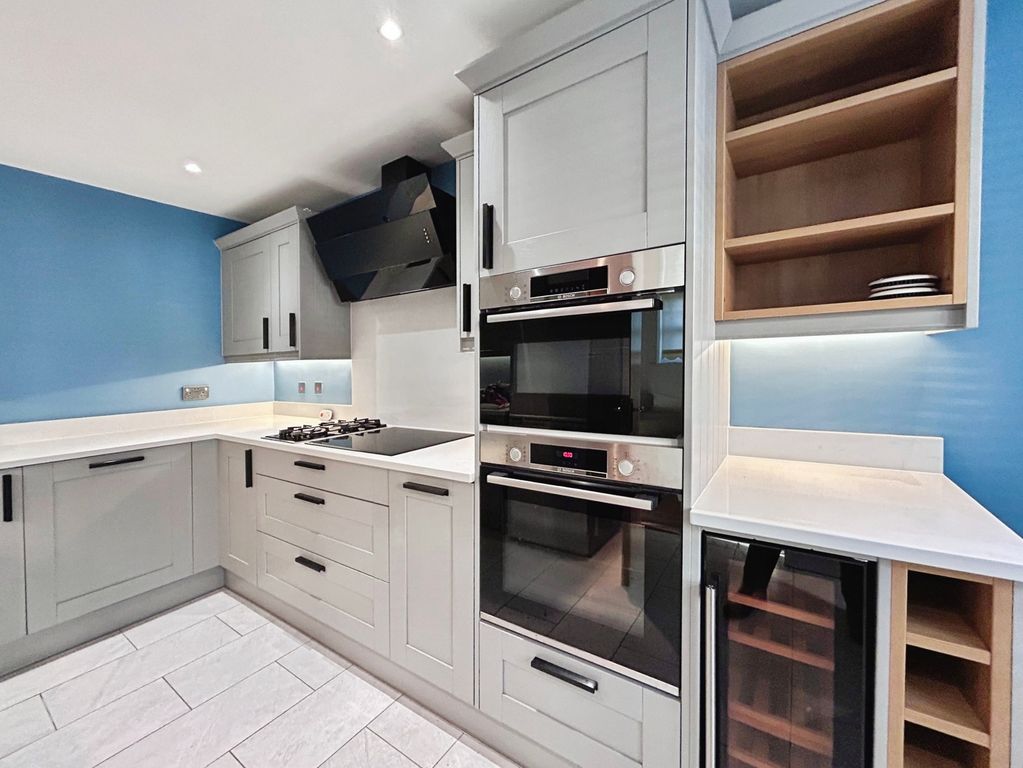 Property photo 3 of 15 Pbox-Img.Jpeg