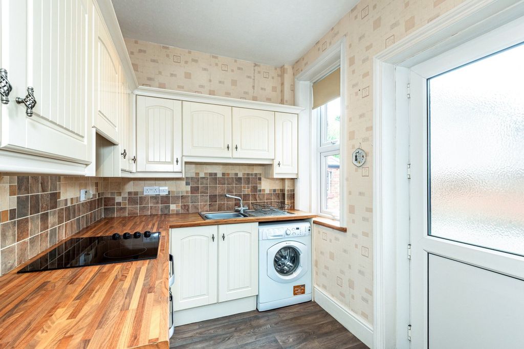 Property photo 3 of 30 Kitchen