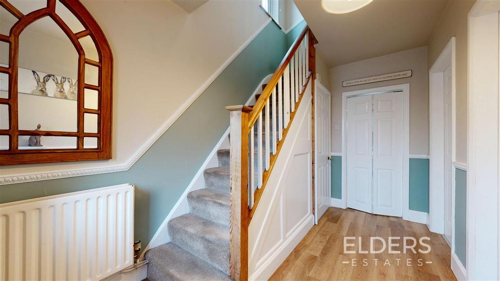 Property photo 3 of 14 Entrance Hall