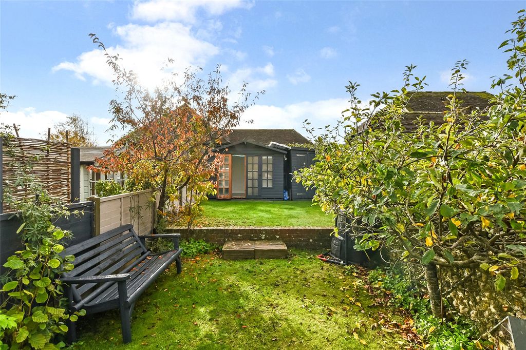 Property photo 3 of 9 Garden & Summer Hs