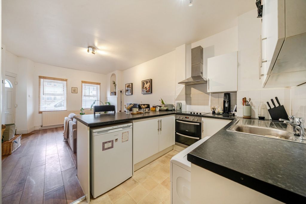 Property photo 2 of 15 Kitchen