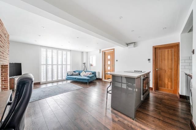 Property photo 2 of 6 Internal