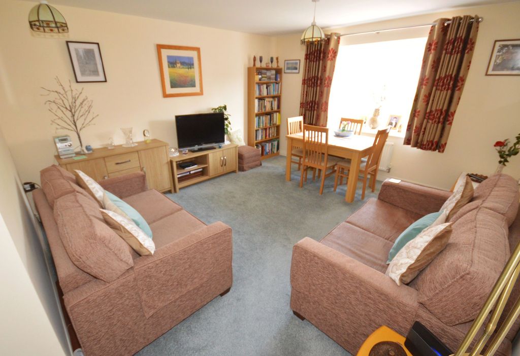 Property photo 2 of 8 Sitting Room