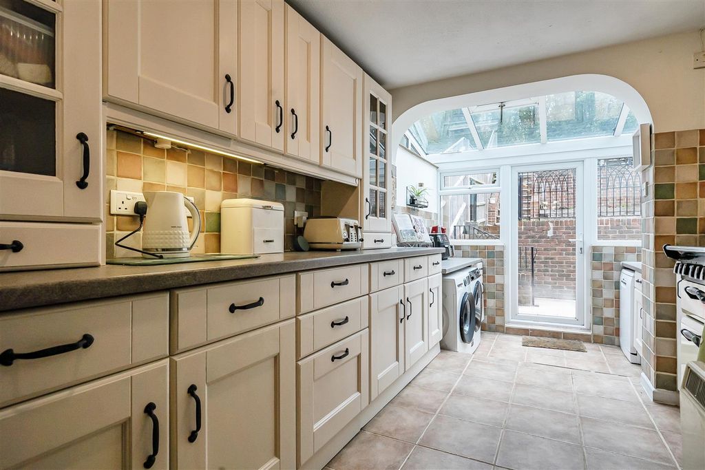 Property photo 3 of 15 Kitchen