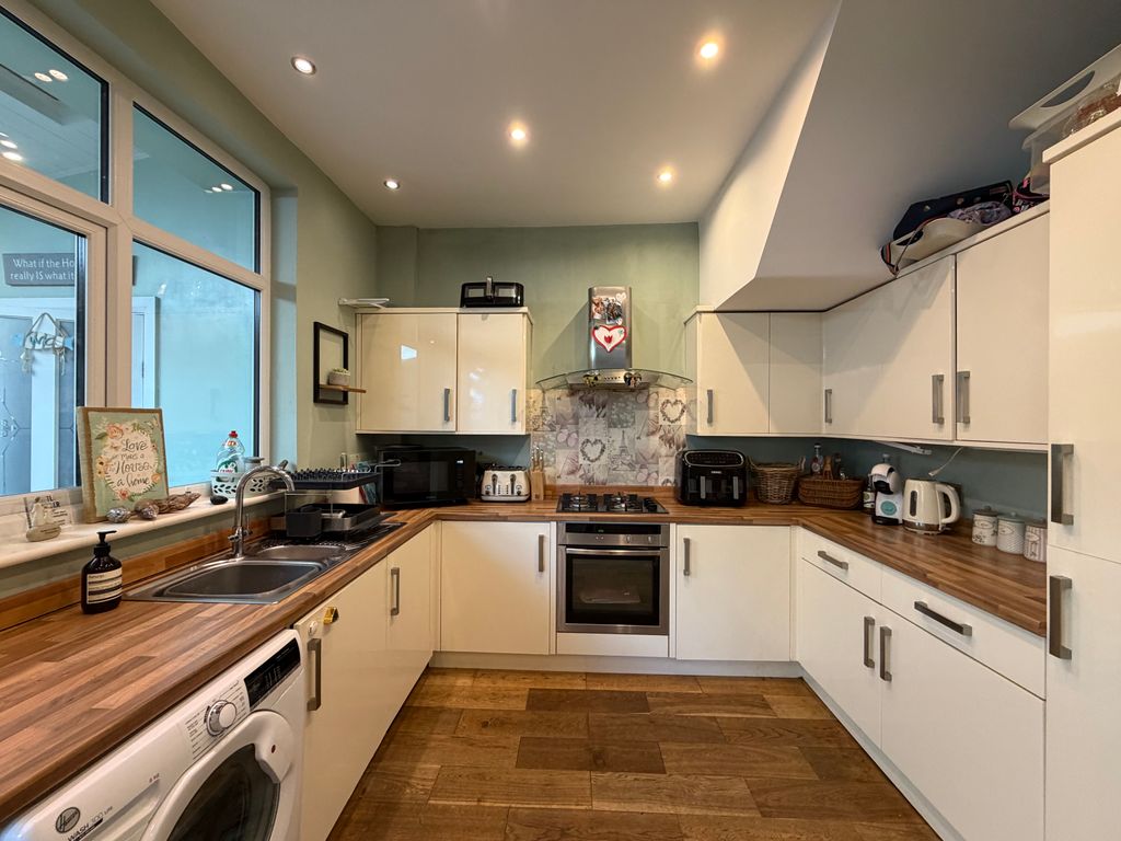 Property photo 3 of 14 Kitchen