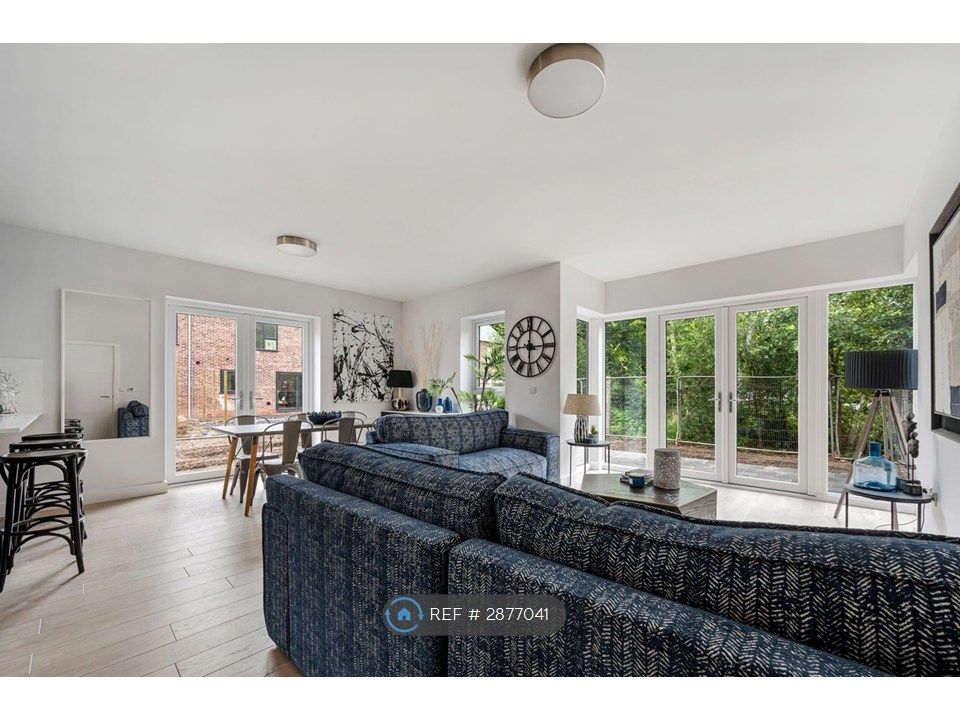 Property photo 1 of 13 Living/Dining Area