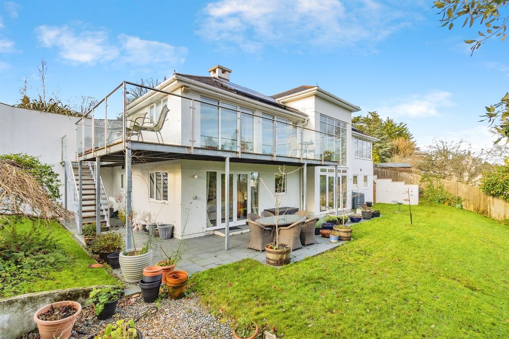 Property photo 2 of 32