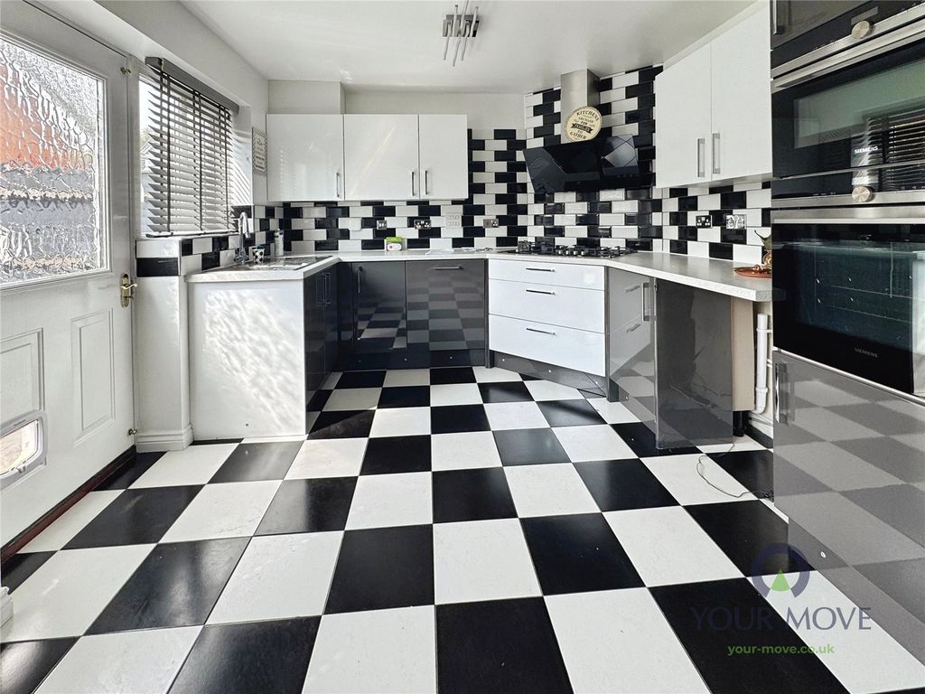 Property photo 3 of 15 Kitchen