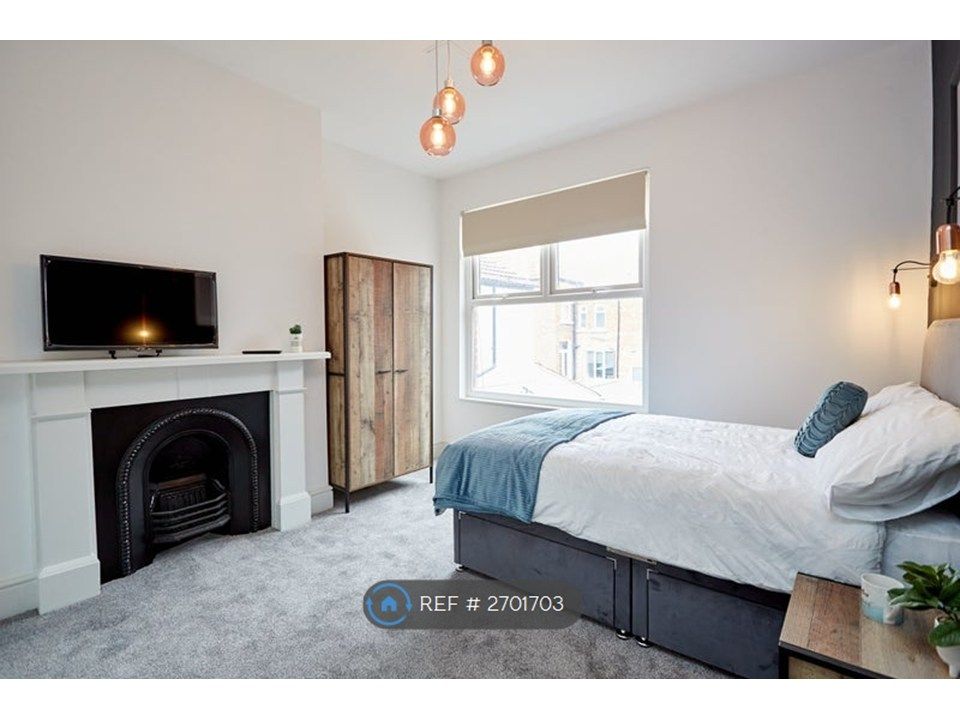 Property photo 1 of 8 Double Ensuite Room £625 Pcm - Available 2nd Dec