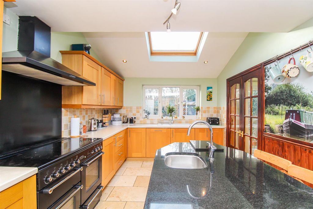 Property photo 2 of 18