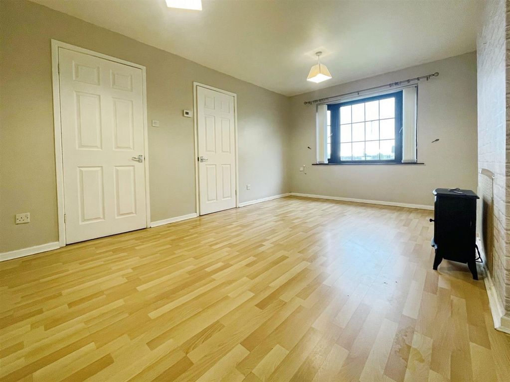 Property photo 3 of 12 Living Room