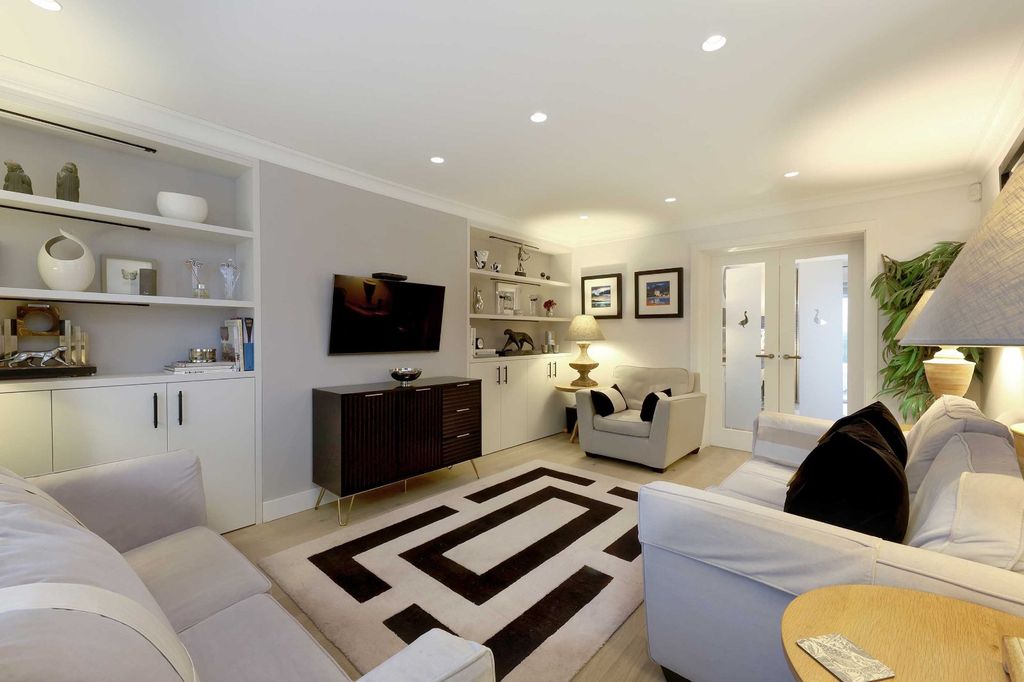 Property photo 3 of 19 Picture No. 12