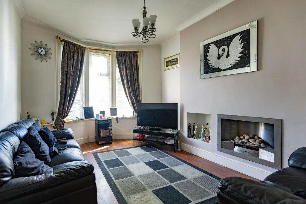 Property photo 2 of 18