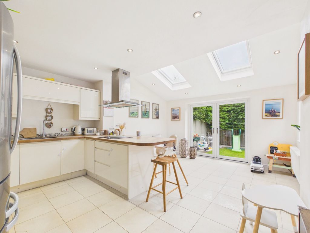 Property photo 3 of 14 5128583