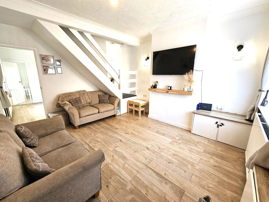 Property photo 3 of 12 Lounge