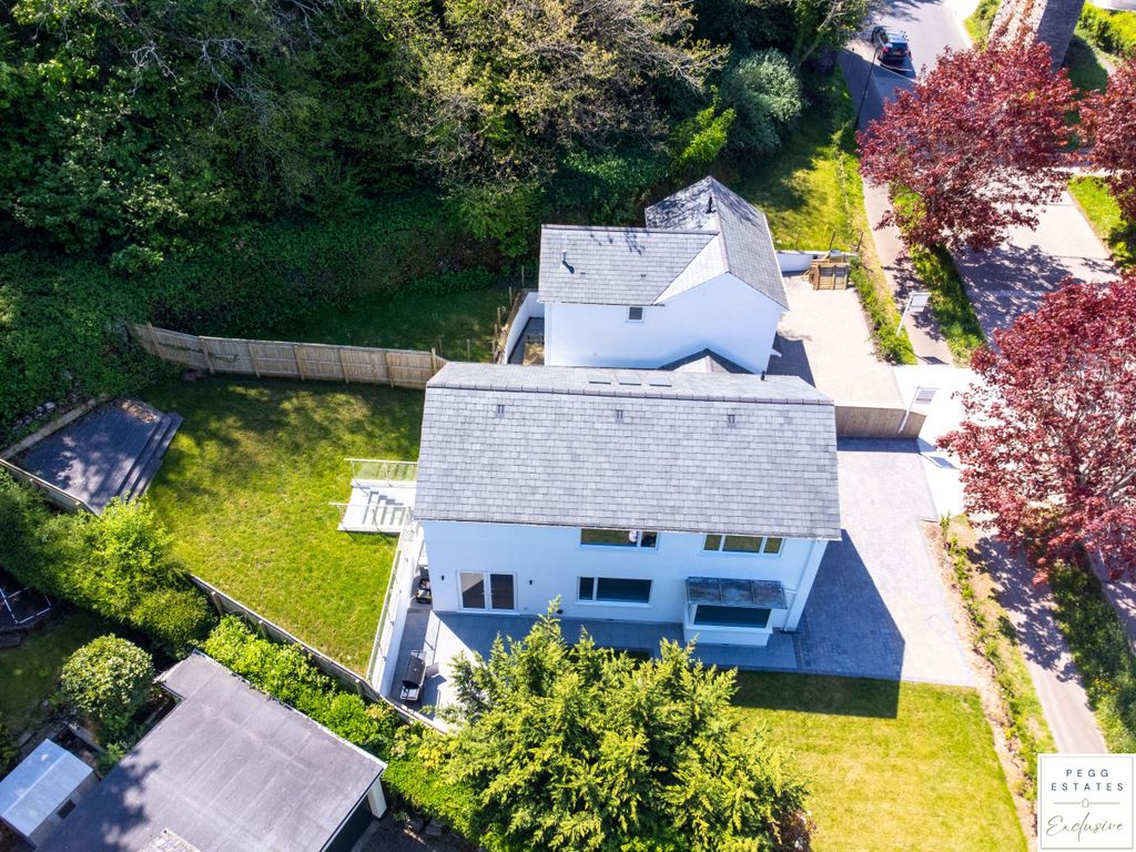 Property photo 2 of 35