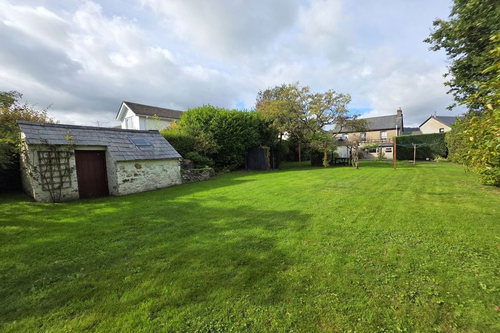 Property photo 2 of 28