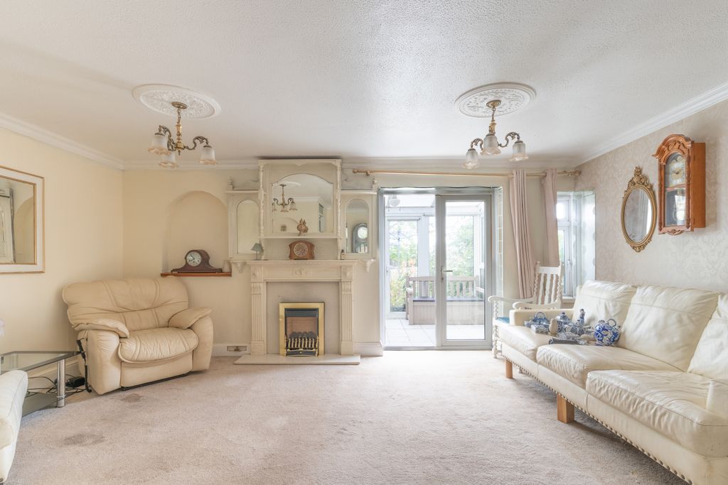 Property photo 1 of 17 8 Bilberry Close-13