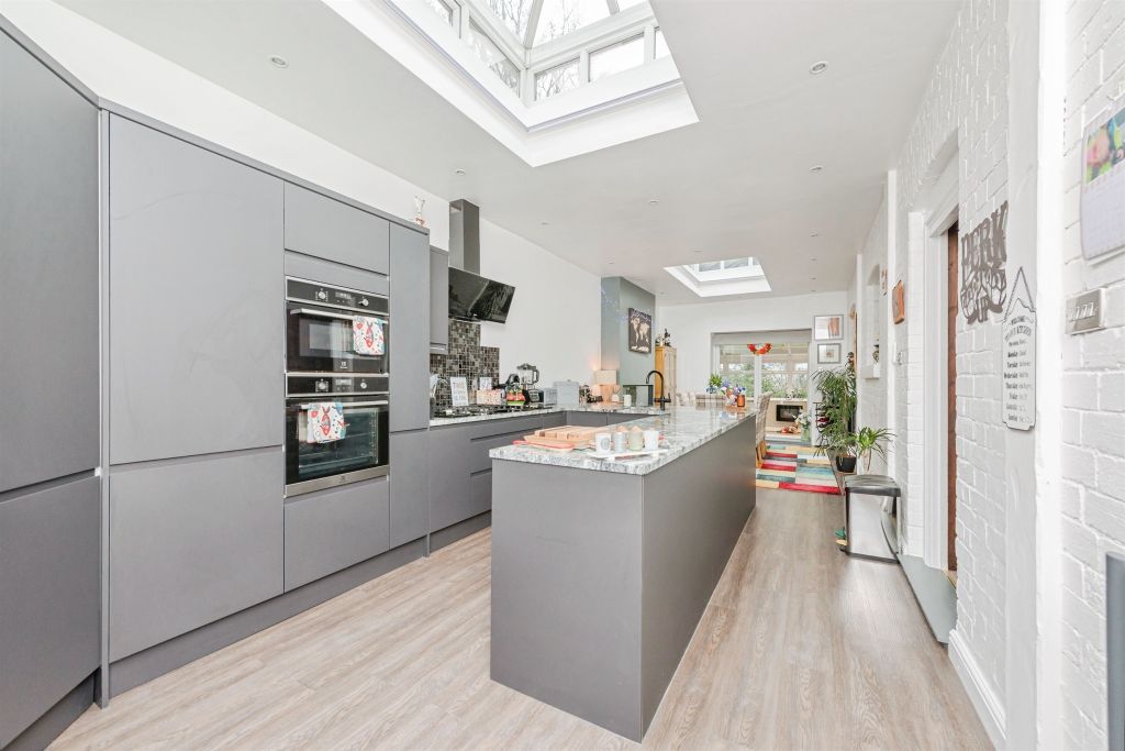 Property photo 2 of 30