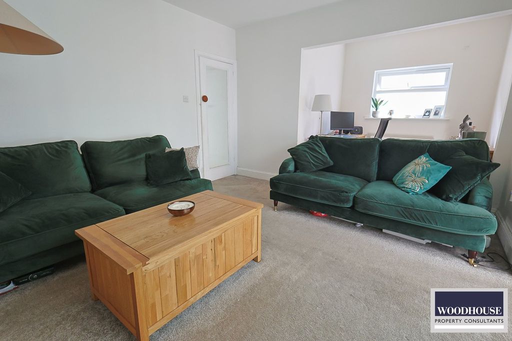 Property photo 2 of 35