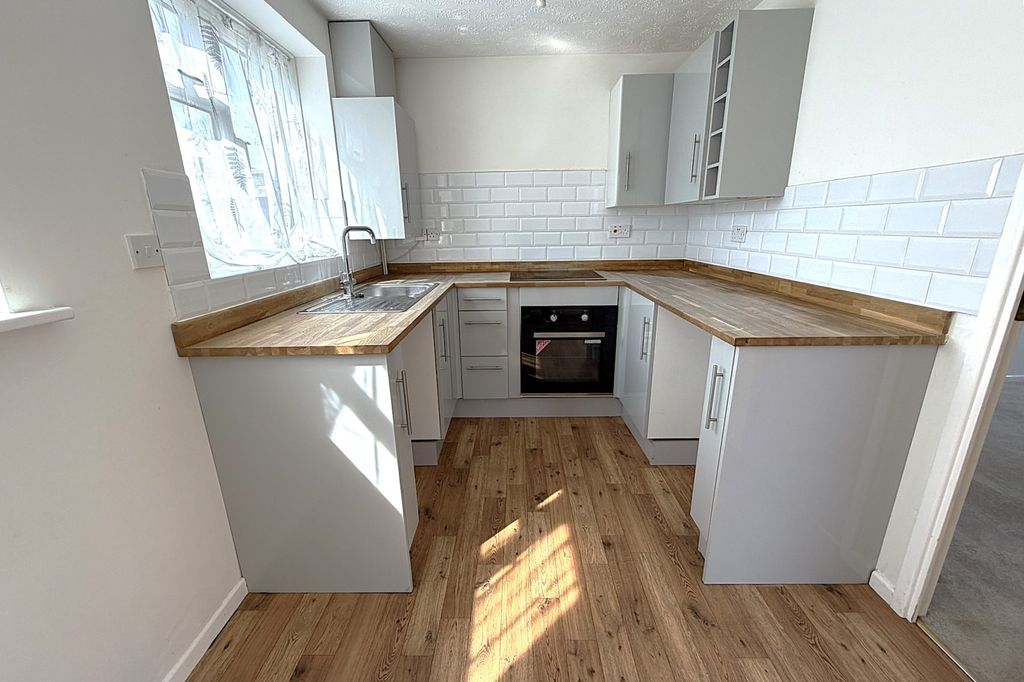 Property photo 3 of 11 Gallery