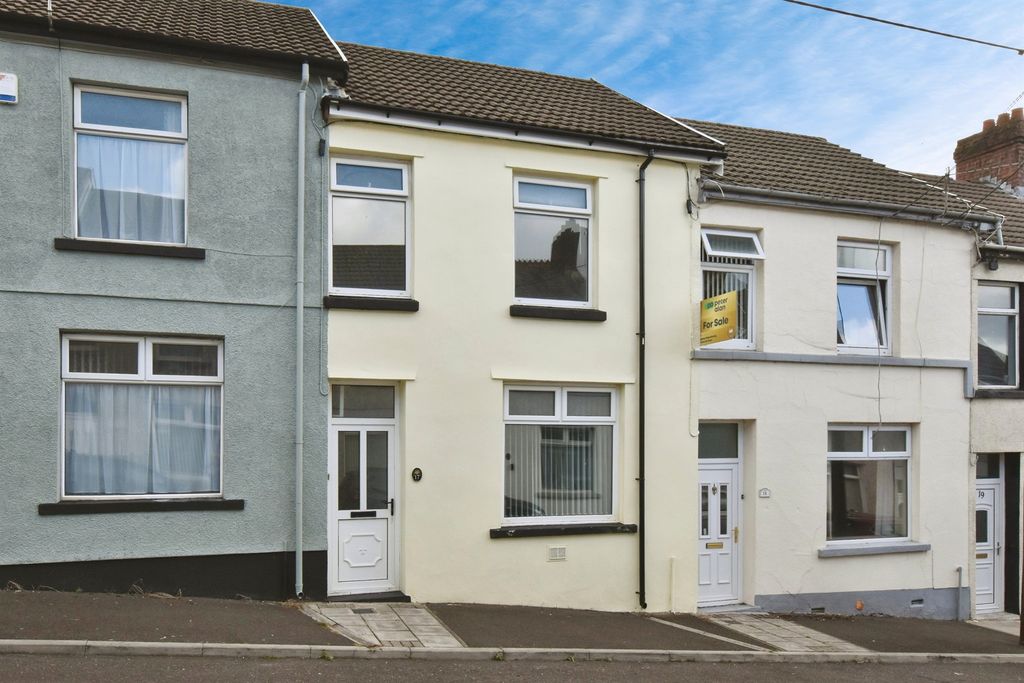 Property photo 1 of 17