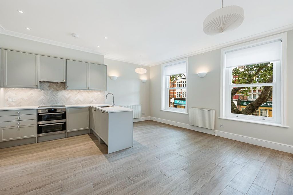 Property photo 3 of 6 Flat 2, 130A Chiswick High Road (3).Jpg