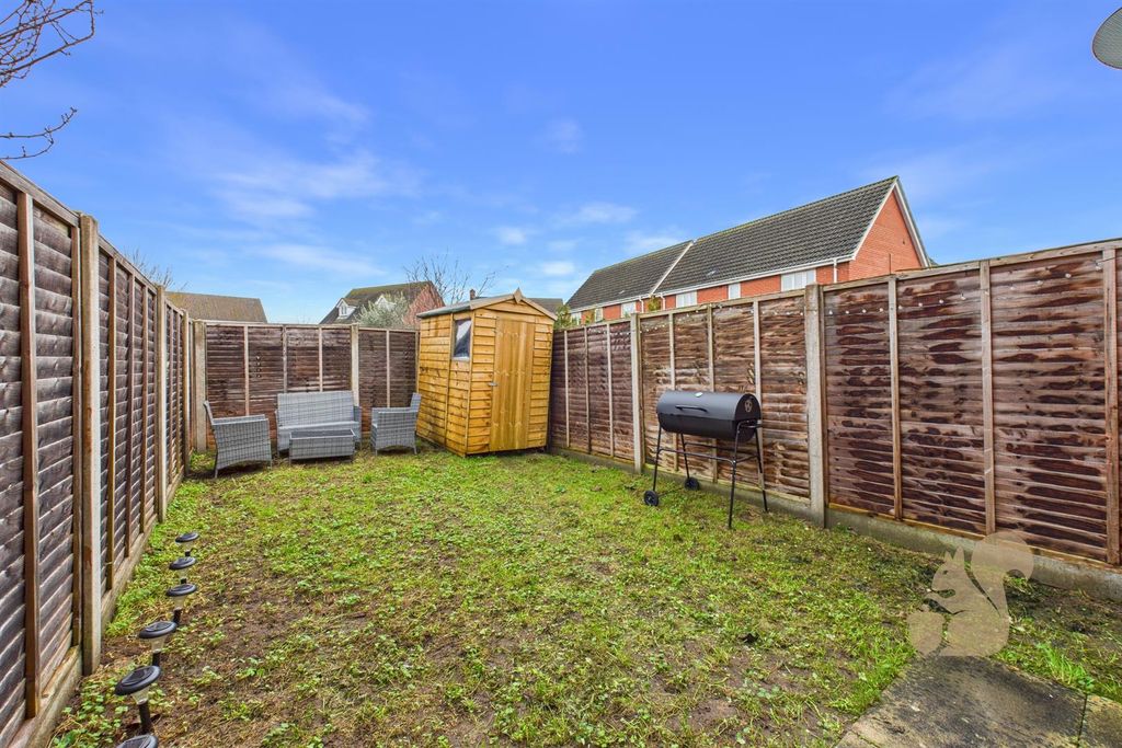 Property photo 3 of 12 Garden