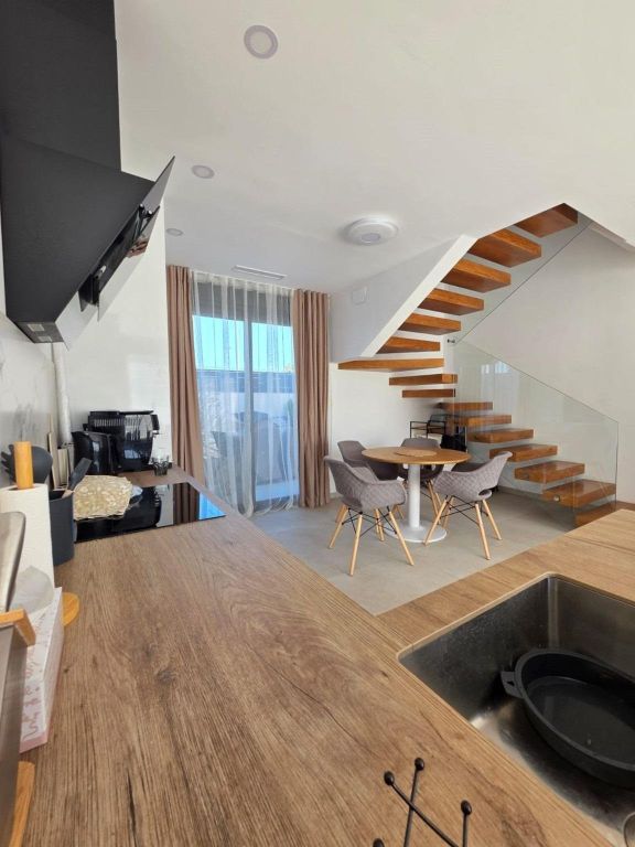 Property photo 2 of 36