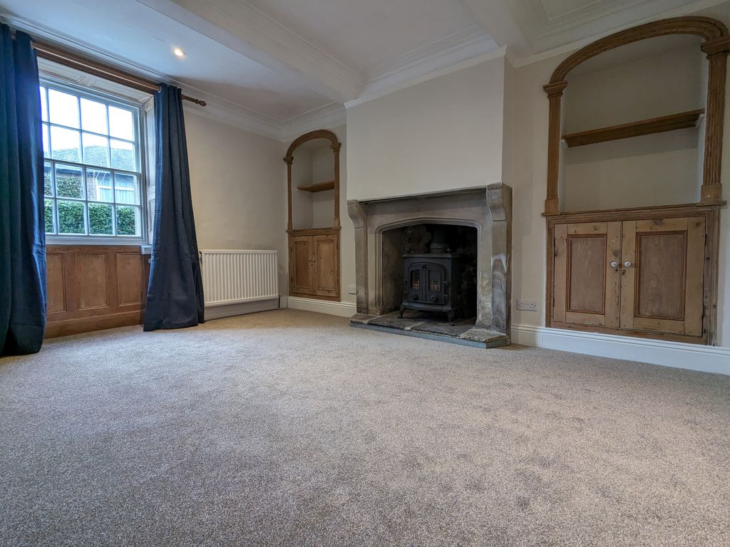 Property photo 2 of 31