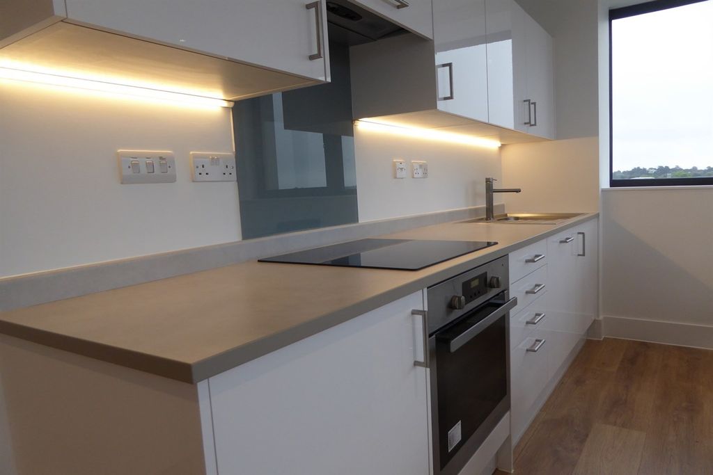 Property photo 2 of 7 Kitchen