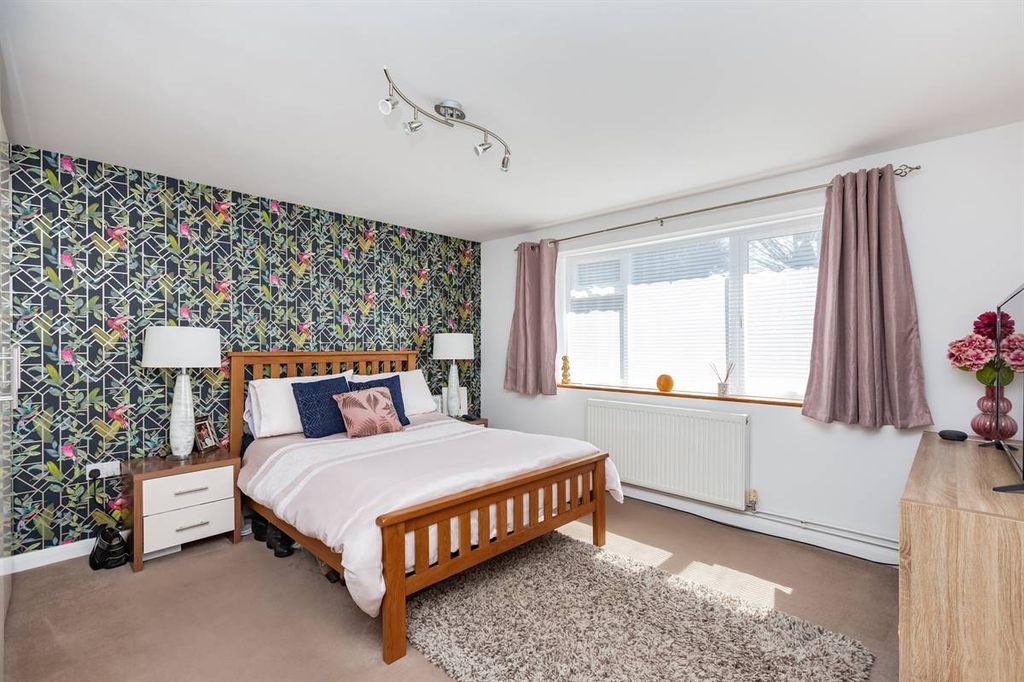 Property photo 3 of 28