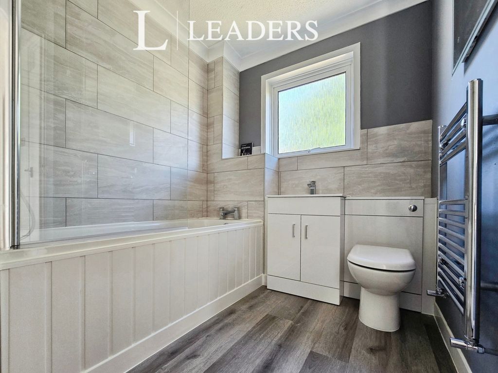 Property photo 2 of 19 Bathroom