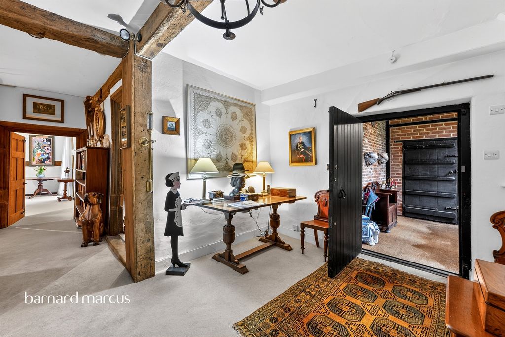 Property photo 2 of 29