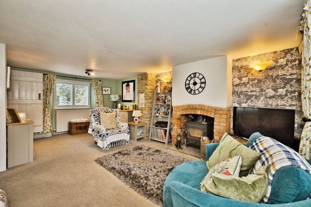 Property photo 2 of 19