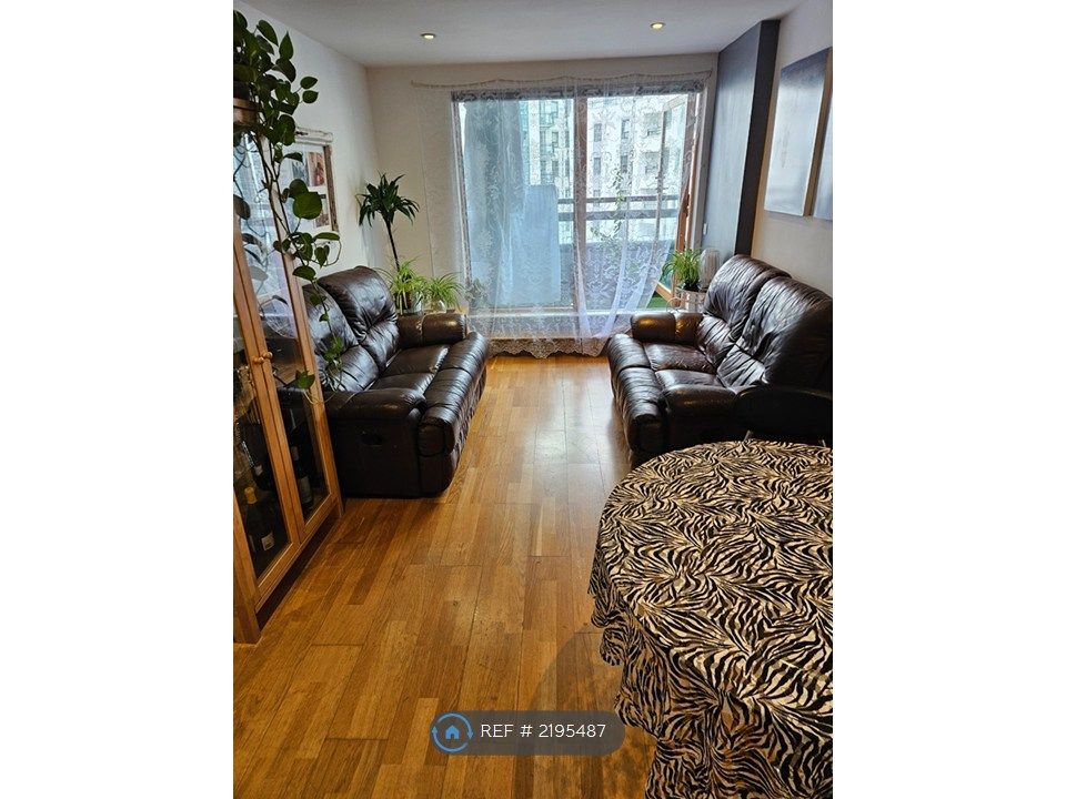 Property photo 1 of 8 Kitchen/Lounge