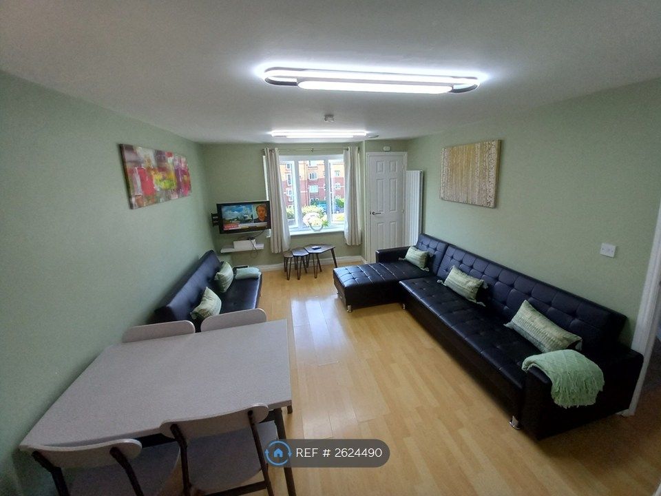 Property photo 1 of 14 Living Room