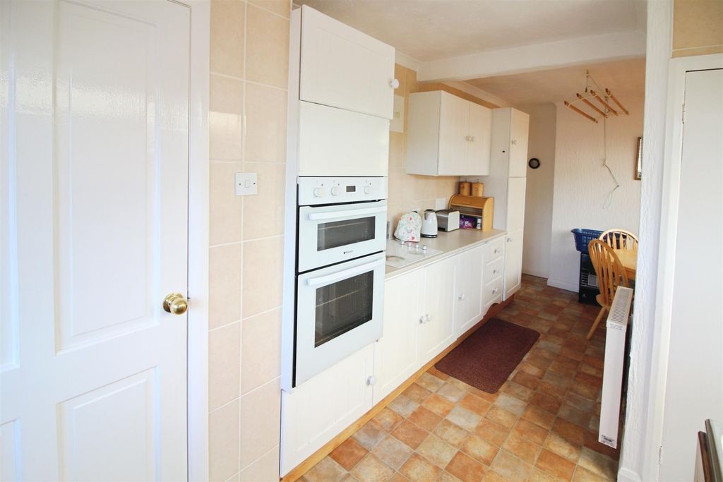 Property photo 2 of 11 Kitchen/Diner
