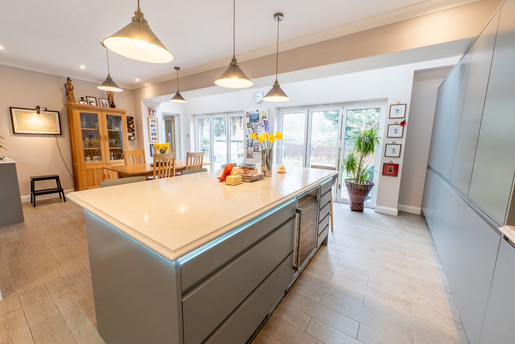 Property photo 2 of 22